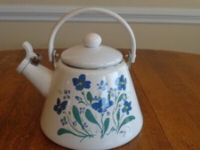 Usado, ESMALTE 2 1/2 QUARTOS ASSOBIANDO CHALEIRA FLORES ASSINADO comprar usado Usado, ESMALTE 2 1/2 QUARTOS ASSOBIANDO CHALEIRA FLORES ASSINADO comprar usado  Enviando para Brazil