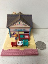 Vintage Polly Pocket Beachside Cafe 1998 z jedną figurką Dobry stan używany na sprzedaż  Wysyłka do Poland