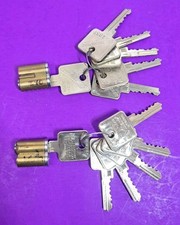 Lote de 2 cilindros de bloqueio de grau comercial Medeco KeyMark com 6 chaves cada comprar usado Lote de 2 cilindros de bloqueio de grau comercial Medeco KeyMark com 6 chaves cada comprar usado  Enviando para Brazil