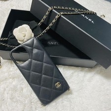 Capa corrente camélia CHANEL preta iPhone12 com caixa, usado comprar usado  Enviando para Brazil