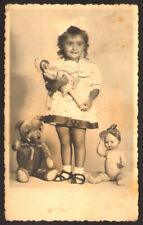 Criança menina com brinquedos bonecas de urso de pelúcia retrato foto antiga 9x14cm #33506 comprar usado  Enviando para Brazil