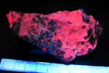 Minerali fluorescente aragostr usato  Novara
