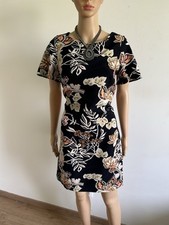 Robe noire fleurie d'occasion  Void-Vacon