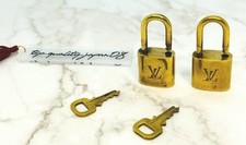 Louis vuitton lock usato  Spedire a Italy