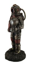 Usado, Estátua de esqueleto steampunk arranhado e dentado em traje de mergulho comprar usado  Enviando para Brazil