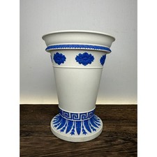 Vaso Wedgwood elegante branco azul estilo grego pedestal decoração detalhes florais 7" comprar usado Vaso Wedgwood elegante branco azul estilo grego pedestal decoração detalhes florais 7" comprar usado  Enviando para Brazil