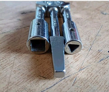 Particolare chiave tripla usato  Italia
