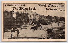 North Vernon Folk Wander After 1917 Tornado~Loja de Roupas Ironclad~Chapéus de Palha comprar usado North Vernon Folk Wander After 1917 Tornado~Loja de Roupas Ironclad~Chapéus de Palha comprar usado  Enviando para Brazil