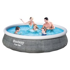 Bestway piscina con usato  Volpago del Montello