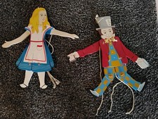 Cordão de madeira vintage feito à mão Alice no País das Maravilhas e Chapeleiro Maluco comprar usado  Enviando para Brazil