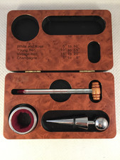 Conjunto de presente acessório vinho - rolha, termômetro, colarinho, caixa de madeira, usado comprar usado Conjunto de presente acessório vinho - rolha, termômetro, colarinho, caixa de madeira, usado comprar usado  Enviando para Brazil