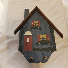 Casa de madeira feita à mão com chaminé 2 ganchos para chaves etc. Pendurado na parede. 10,5x8", usado comprar usado Casa de madeira feita à mão com chaminé 2 ganchos para chaves etc. Pendurado na parede. 10,5x8", usado comprar usado  Enviando para Brazil