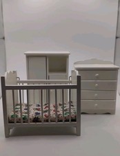 Móveis de madeira para casa de bonecas quarto de bebê berçário - berço branco, cômoda e guarda-roupa comprar usado  Enviando para Brazil