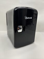 Mini geladeira AstroAI 4 litros 6 latas refrigerador de cabeceira de beleza portátil preto com CA comprar usado  Enviando para Brazil