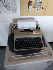 Macchina scrivere olivetti usato  Bologna