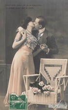 Elegant couple kisses d'occasion  Expédié en Belgium