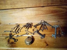 (18-14) LOTE DE 32 LLAVES ANTIGUAS VINTAGE ESQUELETO, RELOJ, CAJA FUERTE Y CERRADURA segunda mano  Embacar hacia Mexico