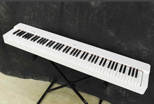 Yamaha 225 digital d'occasion  Expédié en Belgium