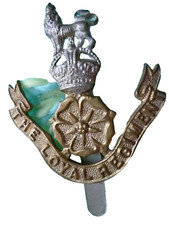 The Loyal Regiment Cap Badge KC Bi-metal Long Slider ANTIGO Original comprar usado  Enviando para Brazil