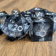 Usado, Conjunto de dados núcleo líquido mica ébano DND D&D borda afiada resina die preto D20 presente comprar usado  Enviando para Brazil