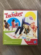 Twister - O jogo clássico que te amarra em nós - Hasbro Gaming 2018 comprar usado  Enviando para Brazil