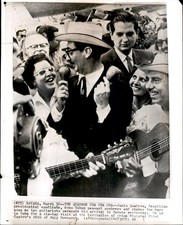 GA306 1960 AP Wire Photo THE QUADROS CHA CHA CHA! JANIO QUADRO BRAZIL PRESIDENT comprar usado GA306 1960 AP Wire Photo THE QUADROS CHA CHA CHA! JANIO QUADRO BRAZIL PRESIDENT comprar usado  Enviando para Brazil