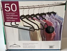 Pacote com 50 cabides pretos ultrafinos antiderrapantes. NOVO comprar usado  Enviando para Brazil