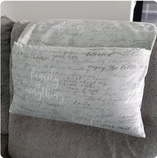 Almohada reclinable para cabeza y cuello con tema estampado de citas inspiradoras gris  segunda mano  Embacar hacia Mexico
