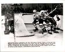 CGE7 1958 Zdjęcie druciane NY RANGERS HENRY CIESLA v BRUINS BRONCO HORVATH VIC STASIUK na sprzedaż  Wysyłka do Poland