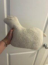 Travesseiro decorativo de ovelha/cordeiro com padrão floral bordado comprar usado Travesseiro decorativo de ovelha/cordeiro com padrão floral bordado comprar usado  Enviando para Brazil