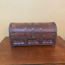 Usado, Caixa de joias vintage de madeira baú do tesouro bugiganga pirata rústico comprar usado  Enviando para Brazil