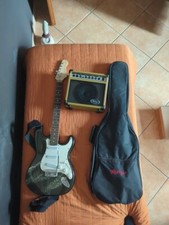 Chitarra elettrica nera usato  Cona