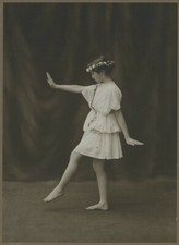 Jeune fille essayant d'occasion  Montargis