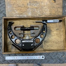 Micrômetro de medição externa Mitutoyo 100-125mm carboneto incluído caixa de madeira J comprar usado Micrômetro de medição externa Mitutoyo 100-125mm carboneto incluído caixa de madeira J comprar usado  Enviando para Brazil