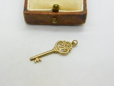 Berloque ou pingente de ouro amarelo 9 quilates chave porta 21 anos vintage c1970 comprar usado  Enviando para Brazil