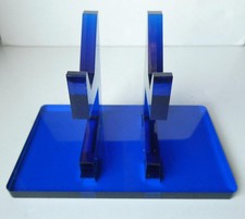 Suporte de exibição abstrato modernista azul cobalto Lucite para placas, fotos e muito mais comprar usado  Enviando para Brazil