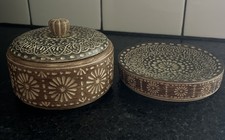 Saboneteira para banheiro e caixa de bugigangas coberta madeira sintética esculpida floral marrom (leia) comprar usado Saboneteira para banheiro e caixa de bugigangas coberta madeira sintética esculpida floral marrom (leia) comprar usado  Enviando para Brazil