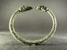 ANTIGA FAIXA DE BRAÇO TORCIDO DE BRONZE VIKING NÓRDICO COM TERMINAIS CORVO POR VOLTA DE 800 AD, usado comprar usado  Enviando para Brazil