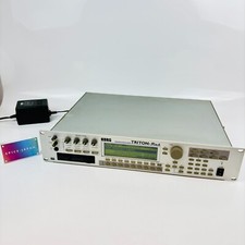 Korg triton rack d'occasion  Expédié en Belgium