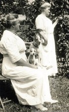 1922 Duas mulheres JAck Russell Terrier cães e um limoeiro, usado comprar usado  Enviando para Brazil