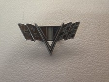 1964 1967 Chevrolet V8 emblema OEM Impala Chevelle Corvette bandeiras cruzadas 3840318 comprar usado  Enviando para Brazil