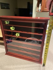 Vitrine de bola de golfe 49 peças lindo armário de parede de madeira comprar usado  Enviando para Brazil