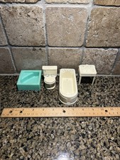 Móveis de plástico vintage Plasco para casa de bonecas banheiro banheira, pia, vaso sanitário etc. década de 1960 comprar usado  Enviando para Brazil