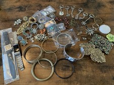 Lote de prendedores, broches, pulseras, relojes y llaveros de joyería al azar segunda mano  Embacar hacia Mexico