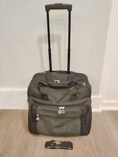 Bagagem de mão Herman Miller logotipo preto Aeron película rolante comprar usado Bagagem de mão Herman Miller logotipo preto Aeron película rolante comprar usado  Enviando para Brazil