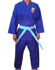 Set uniforme arti usato  Spedire a Italy
