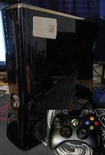Konsola Xbox 360 Slim Trinity Gloss 128 GB (czarna) z kontrolerem bezprzewodowym, używany na sprzedaż  Wysyłka do Poland