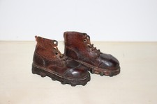 Paire petits brodequins d'occasion  Saint-Genis-Laval