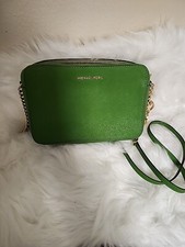 Michael Kors tiracolo poucas marcas menores em ótimo estado. Casa sem fumaça , usado comprar usado  Enviando para Brazil