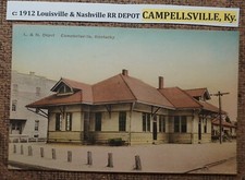 Cartão postal c: 1912 Louisville & Nashville RR DEPOT CAMPELLSVILLE, Ky. COR À MÃO comprar usado  Enviando para Brazil
